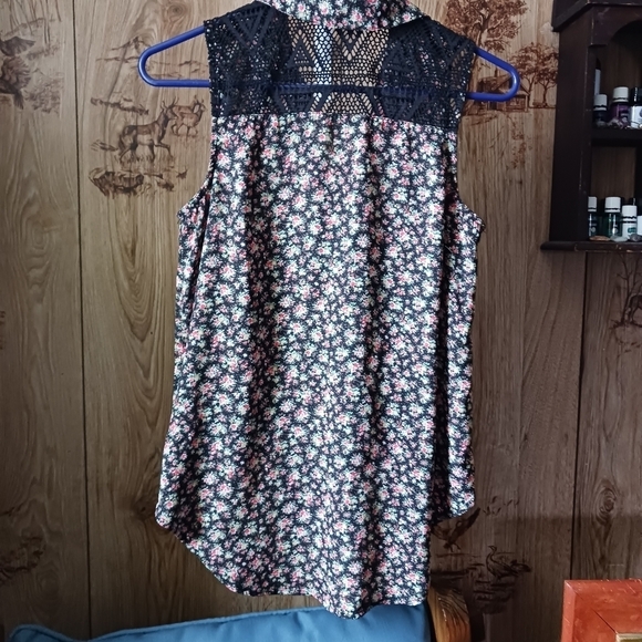 Xhilaration Floral Sleeveless Tie Front  Button Down Top Size Med… - Picture 3 of 5